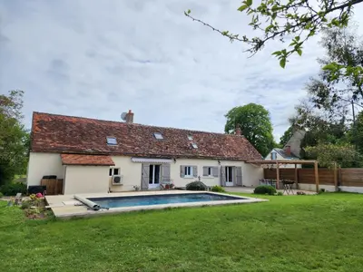 Piscine de l'établissement Longère Pierre de Ronsard ou située à proximité
