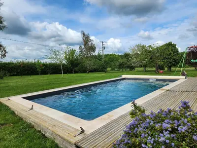 Piscine de l'établissement Longère Pierre de Ronsard ou située à proximité