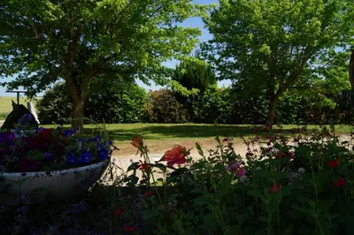 Jardin de l'établissement Chambres d hôtes de la Mauguinière