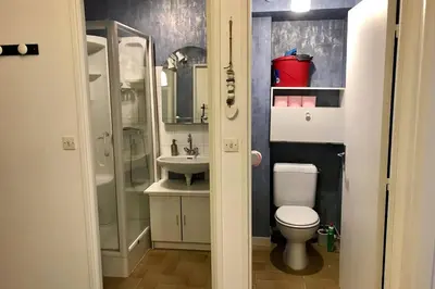 Salle de bains dans l'établissement Appart T2 spacieux proche Gare TGV