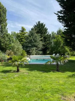 Piscine de l'établissement Chambres d hôtes avec Piscine et Spa La Folière Saumur ou située à proximité