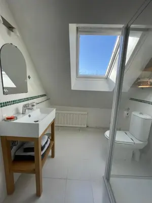 Salle de bains dans l'établissement Chambres d hôtes avec Piscine et Spa La Folière Saumur