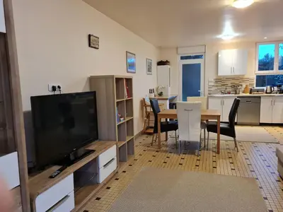 Cuisine ou kitchenette dans l'établissement Appartement à la campagne avec piscine