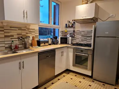 Cuisine ou kitchenette dans l'établissement Appartement à la campagne avec piscine