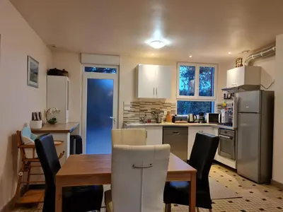 Cuisine ou kitchenette dans l'établissement Appartement à la campagne avec piscine