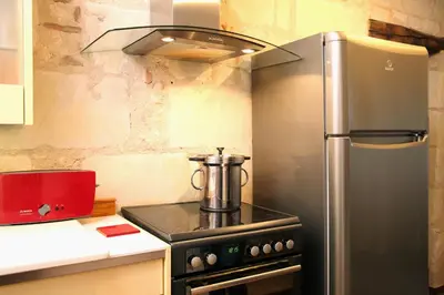 Cuisine ou kitchenette dans l'établissement Une Maison, Un Jardin