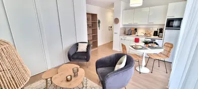 Cuisine ou kitchenette dans l'établissement Résidence Le Mans