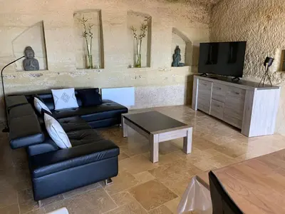 Télévision ou salle de divertissement dans l'établissement Au Petit Nice