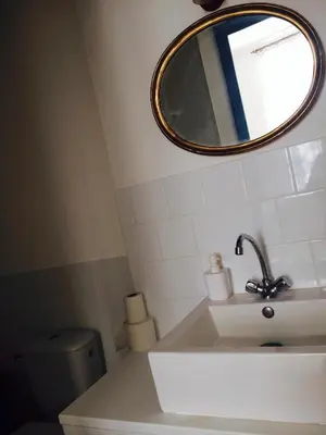 Salle de bains dans l'établissement Les Ancres