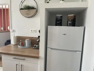 Cuisine ou kitchenette dans l'établissement Au repos de la Croix Rouge - Studios et Apt tout équipés - proche gare