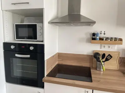 Cuisine ou kitchenette dans l'établissement Au repos de la Croix Rouge - Studios et Apt tout équipés - proche gare