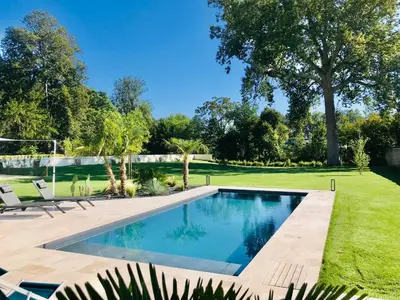 Piscine de l'établissement Les Chambres de La Varenne - Chambres d'hôtes ou située à proximité