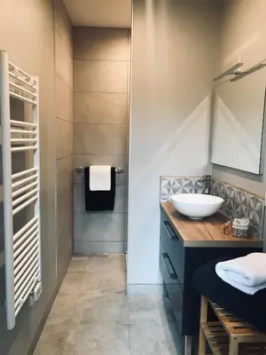 Salle de bains dans l'établissement Les Chambres de La Varenne - Chambres d'hôtes