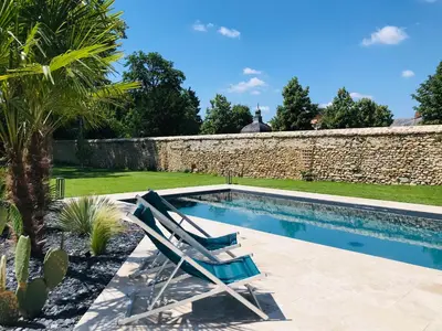 Piscine de l'établissement Les Chambres de La Varenne - Chambres d'hôtes ou située à proximité