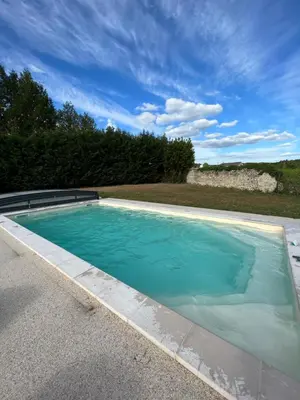 Piscine de l'établissement Le Clos De La Croix Verte - 3 maisons à louer ou située à proximité