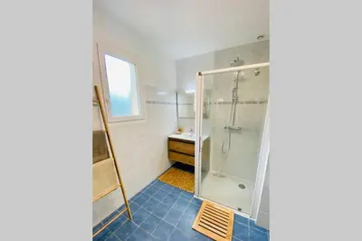 Salle de bains dans l'établissement Chez Dedette