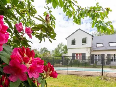 Jardin de l'établissement Gîte Cocooning avec Piscine Partagée au Cœur de la Campagne Sarthoise, Proche Zoo et Circuit du Mans - FR-1-410-331
