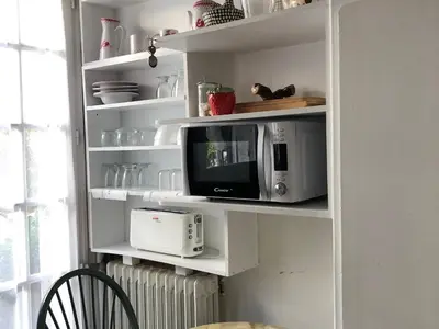 Cuisine ou kitchenette dans l'établissement Gîte Cocooning avec Piscine Partagée au Cœur de la Campagne Sarthoise, Proche Zoo et Circuit du Mans - FR-1-410-331