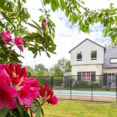 Gîte Cocooning avec Piscine Partagée au Cœur de la Campagne Sarthoise