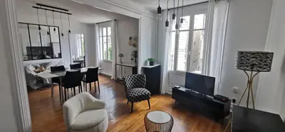 Télévision ou salle de divertissement dans l'établissement Appartement Jean Jaurès refait à neuf