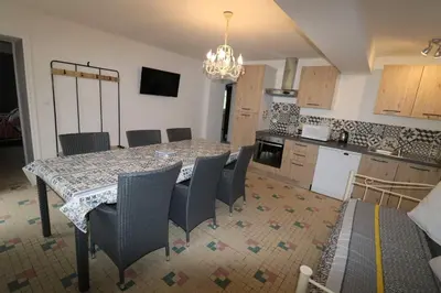 Cuisine ou kitchenette dans l'établissement Gîtes du Franc Rosier 2