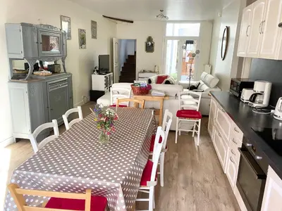 Cuisine ou kitchenette dans l'établissement La Maison des Remparts - Gite 3 etoiles pour 8 pers a Loches