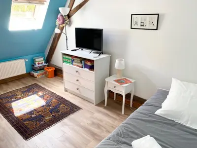 Télévision ou salle de divertissement dans l'établissement La Maison des Remparts - Gite 3 etoiles pour 8 pers a Loches