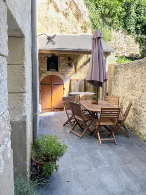 Terrasse ou espace extérieur de l'établissement La Maison des Remparts - Gite 3 etoiles pour 8 pers a Loches