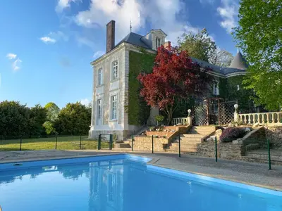 Piscine de l'établissement Château de Montaupin ou située à proximité