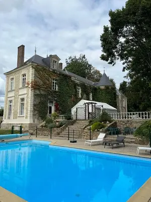 Piscine de l'établissement Château de Montaupin ou située à proximité