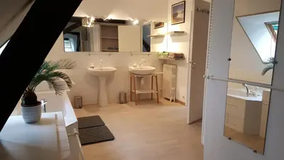 Cuisine ou kitchenette dans l'établissement GITE LONGERE DE 15 PERSONNES AU CHATEAU DE JALLANGES VOUVRAY