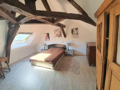 Un ou plusieurs lits dans un hébergement de l'établissement GITE LONGERE DE 15 PERSONNES AU CHATEAU DE JALLANGES VOUVRAY