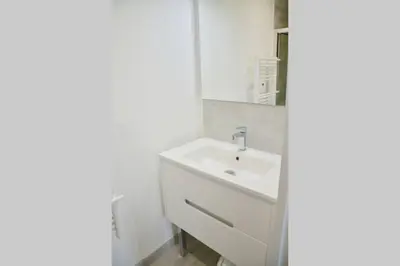 Salle de bains dans l'établissement Les forges 2 pièces RDC