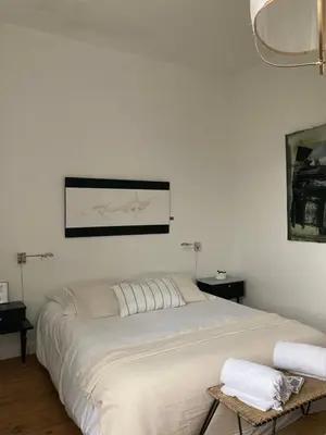 Un ou plusieurs lits dans un hébergement de l'établissement la boutique mj décoration vous propose de découvrir ses deux chambres d'hôtes