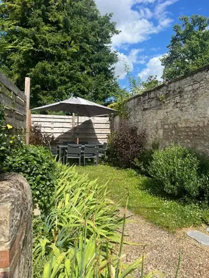 Jardin de l'établissement L'Atypique, charmante maison avec jardin clos