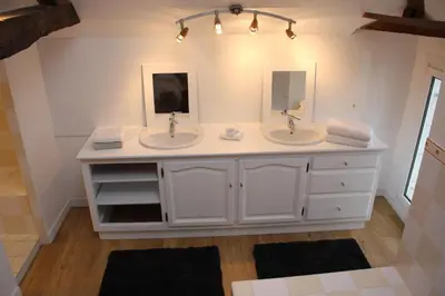 Salle de bains dans l'établissement Aux Marquises