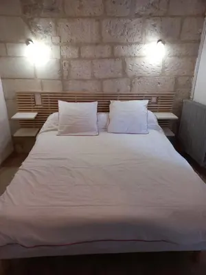 Un ou plusieurs lits dans un hébergement de l'établissement Agréable maison de ville au coeur de Chinon
