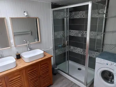Salle de bains dans l'établissement Agréable maison de ville au coeur de Chinon