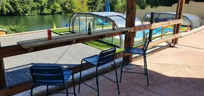 Piscine de l'établissement Gîte La Terrasse du Loir à 2km du Zoo de la Flèche ou située à proximité