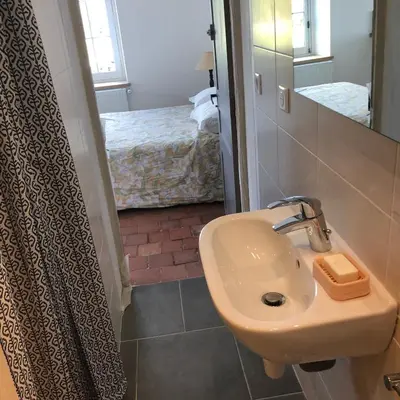 Salle de bains dans l'établissement Charmant gite en rez-de-jardin