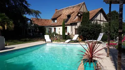Piscine de l'établissement En pleine campagne, proche du Mans - chambre d'hôtes ou située à proximité