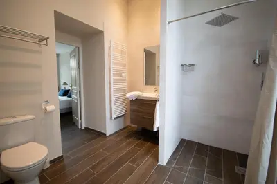Salle de bains dans l'établissement maison d'hôtes ed.André 10 personnes