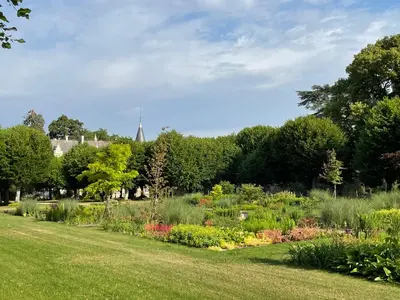 Jardin de l'établissement maison d'hôtes ed.André 10 personnes