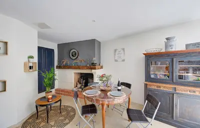 Cuisine ou kitchenette dans l'établissement Gîte Le Paul Bert - centre ville-parking gratuit