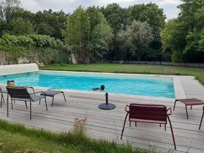 Piscine de l'établissement Château de Charnizay ou située à proximité
