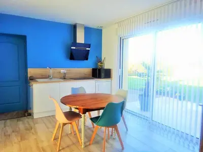 Cuisine ou kitchenette dans l'établissement Charmant gîte cozy près du Mans avec jardin, terrasse, proche commodités et activités. - FR-1-410-336