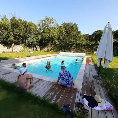 Piscine de l'établissement Les écolodges du Château de Charnizay ou située à proximité