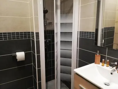 Salle de bains dans l'établissement Vieux Tours, Charmant T2 40m2, 4 pers, lumineux