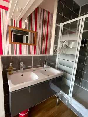Salle de bains dans l'établissement La Métairie