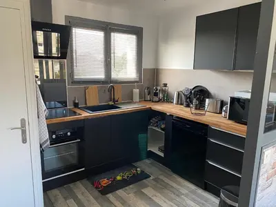 Cuisine ou kitchenette dans l'établissement Gîte zooval 9 personnes, à 5 min du zoo de Beauval